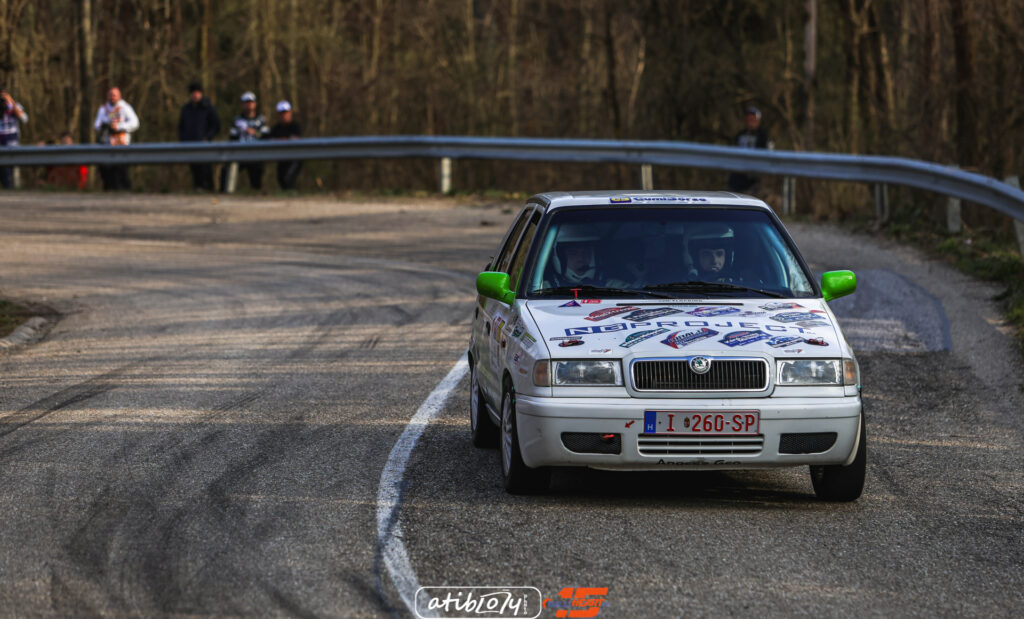 2R5A1077